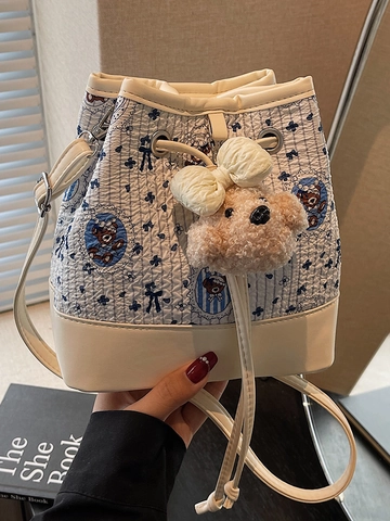Borsa a Secchiello Donna con Orso Cartone Animato in Pelle PU e Tessuto Patchwork Trapuntata a Tracolla con Coulisse e Ciondolo Orsetto