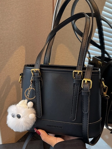Bolso de Hombro para Mujer de Cuero PU Urbano Simple Bloque de Color Con Colgante de Peluche Bolso Bandolera Uso Diario