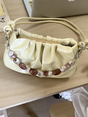 Bolso de Hombro de Estilo Coreano Fruncido Con Colgante de Corazón Para Mujer Cuero PU Color Sólido Cadena de Cuentas de Mármol