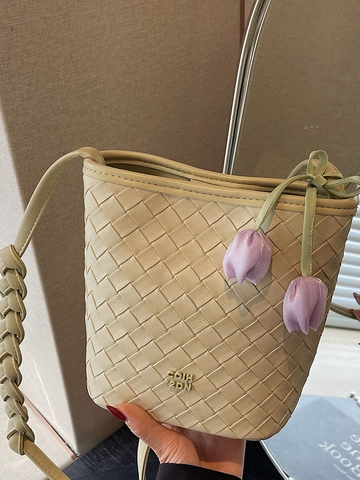 Fashion Woven PU Leather Bucket Bag For Women With Tulip Charm Small Crossbody Shoulder Bag For Daily Commute Versatile Handbag