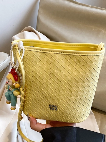 Women's Korean Fashion Woven PU Leather Bucket Bag Minimalist Shoulder Bag With Cartoon Doll Pearl Charm For Daily Commute