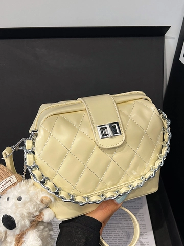 Sac à Épaule Matelassé pour Femmes en Cuir PU Motif de Losange Sac à Bandoulière Avec Chaîne en Métal et Joli Pendentif en Peluche