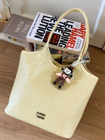Women Large Capacity Woven Tote Bag PU Leather Solid Color Shoulder Bag With Cartoon Pendant Minimalist Casual Handbag