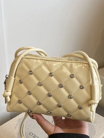 Gewatteerde Ruit Kleine Vierkante Crossbody Telefoontas Voor Dames Nieuwe Klinknagel Emmertas Minimalistische Schoudertas