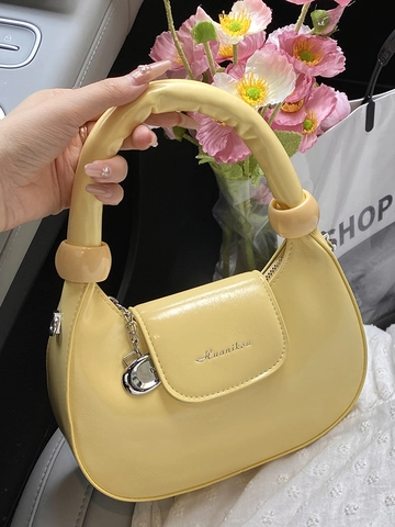 Mode Damen Halbmond Hobo Tasche Minimalistische PU Leder Umhängetasche Kleine Pendler Handtasche Mit Metallanhänger