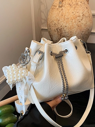 Borsa a Secchiello da Donna in Pelle PU Increspata Minimalista Urbana Con Ciondolo Fiocco in Perla Artificiale Coulisse Catena Borsa a Tracolla