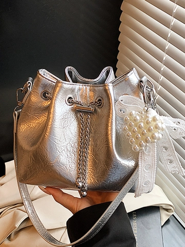 Borsa a Secchiello da Donna in Pelle PU Increspata Minimalista Urbana Con Ciondolo Fiocco in Perla Artificiale Coulisse Catena Borsa a Tracolla