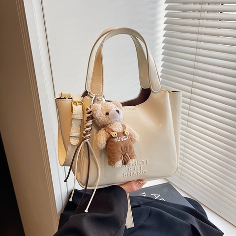 Retro PU Leder Eimer Tasche Für Damen Lässige Einfarbige Schulter Umhängetasche Mit Bär Anhänger Mode Handtasche