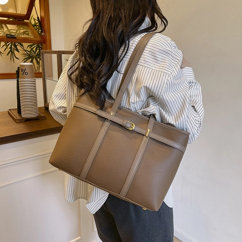 Women Large Capacity Tote Bag Korean Style PU Leather Commuter Shoulder Bag Solid Color Handbag With Metal Buckle Decorative Stitching