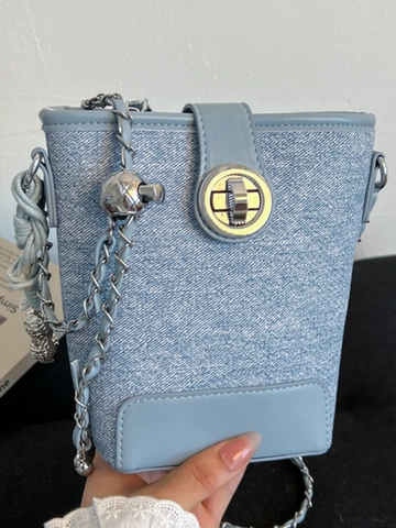 Bolso de Cubo de Cuero PU para Mujer Diseño de Empalme Correa de Cadena Bolso de Hombro Con Amuleto de Cacahuete para Uso Diario