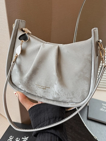 Bolso de Hombro Plisado de Cuero PU de Color Sólido a la Moda para Mujeres Pequeño Bolso Bandolera Cuadrado con Colgante de Corazón Elegante Bolso de Viaje Diario