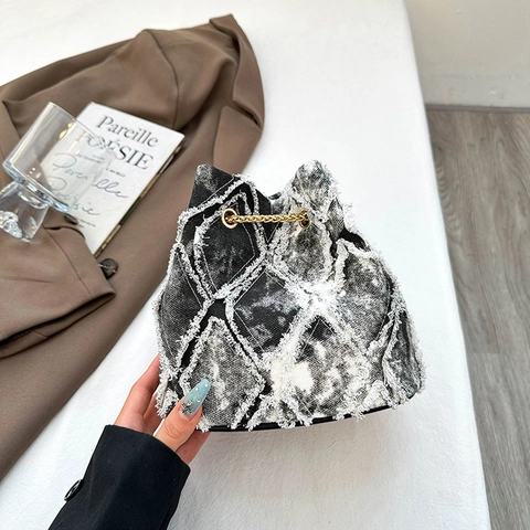 Women Fashion Denim Bucket Bag Quilted Crossbody Shoulder Bag With Metal Chain Pearl Drawstring Casual Handbag
