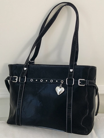 Y2K Punk Glänzend PU Leder Tote Bag Für Damen Große Kapazität Umhängetasche Mit Herzanhänger Nieten Dekorativer Rucksack Schwarz
