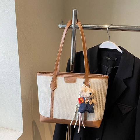 Minimalist Large Capacity Tote Bag For Women PU Leather Woven Texture Contrast Color Commuting Shoulder Bag With Bear Pendant