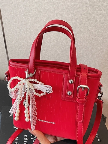 Bolso Bombonera de Cuero PU Texturizado a la Moda para Mujer Rayas Verticales Simples Urbanas Bolso de Hombro con Colgante de Perla Artificial