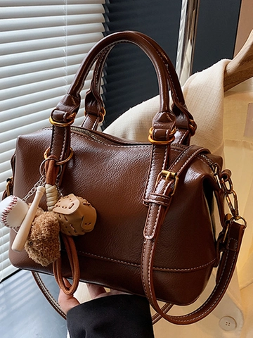 Borsa Boston da Donna in Pelle PU Vintage Borsa a Mano con Cuciture a Contrasto Borsa a Tracolla Niche con Ciondolo in Peluche
