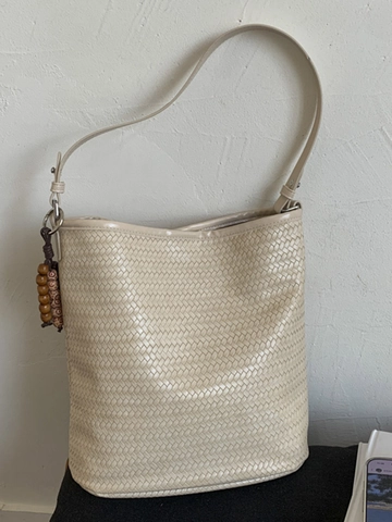 Modische Gewebte Eimertasche Für Damen Große Kapazität PU Leder Umhängetasche Mit Perlenanhänger Urban Einfache Handtasche