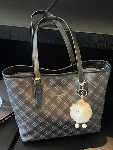 Grote Capaciteit Ruitjes Tote Bag Voor Vrouwen 2025 Herfst Nieuwe Koreaanse Stijl PU Lederen Schoudertas Woon-werkverkeer Tas Met Pluche Hanger