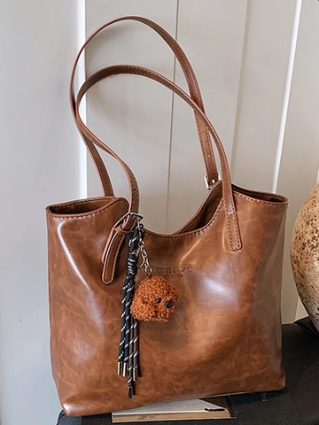 Bolso Tote de Cuero PU de Gran Capacidad para Mujer Bolso de Hombro Retro Urbano Con Colgante de Oso Bolso de Mano de Color Sólido