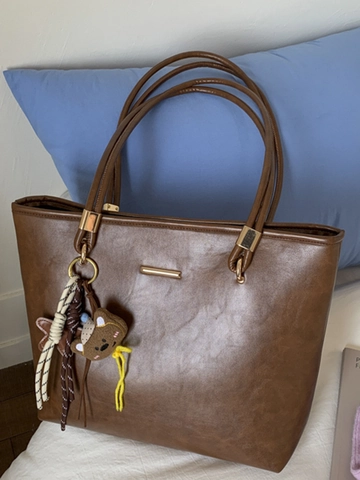 Retro Large Capacity Tote Bag For Women PU Leather Simple Commute Shoulder Bag With Cute Bear Pendant Solid Color Handbag