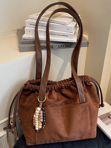Große Kapazität Damen PU Umhängetasche Vintage Wildleder Look Tote Tasche Mit Kordelzug Und Holzperlenanhänger Alltag Handtasche