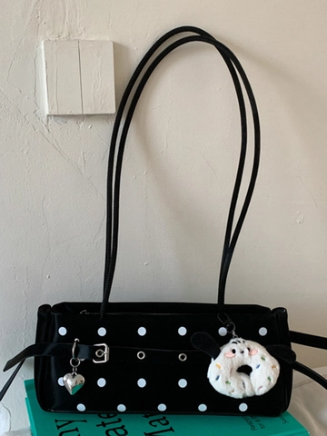 Französischer Retro Damen Gepunktete Schultertasche PU Leder Unterarmtasche Herzanhänger Plüsch Donut Elegant Täglich Tasche