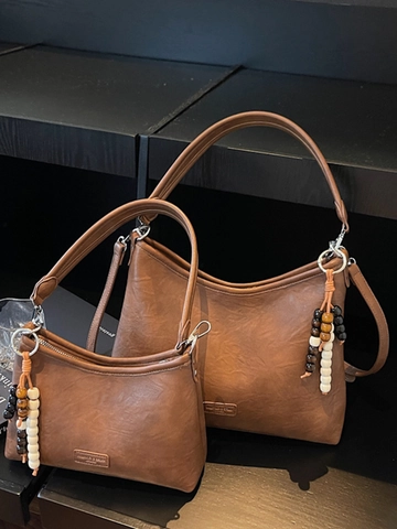 Bolso de Hombro de Cuero PU de Alta Capacidad Simple Vintage para Mujer Bolso de Bandolera de Moda Con Colgante de Cuentas
