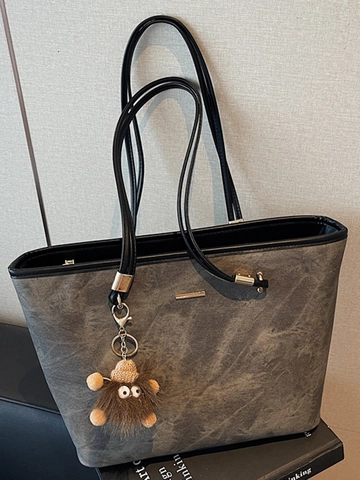 Grand Sac Fourre-tout en Cuir PU pour Femmes Sac à Bandoulière Texture Marbre Avec Pendentif Monstre en Peluche à la Mode