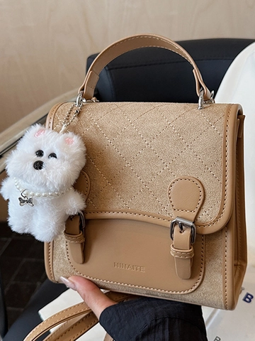 Nische Retro Damen Mini Rucksack Wildleder Kunstleder Spleißen Rautensteppung Klappe Tasche Mit Plüschanhänger Schultertasche