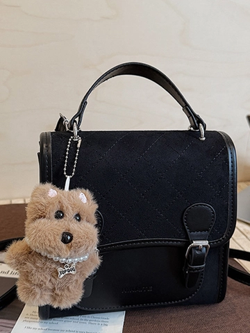 Nische Retro Damen Mini Rucksack Wildleder Kunstleder Spleißen Rautensteppung Klappe Tasche Mit Plüschanhänger Schultertasche