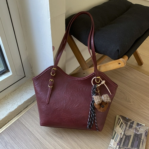 Vintage PU Leather Large Capacity Tote Bag For Women Casual Minimalist Shoulder Bag With Bear Charm For Daily Commute