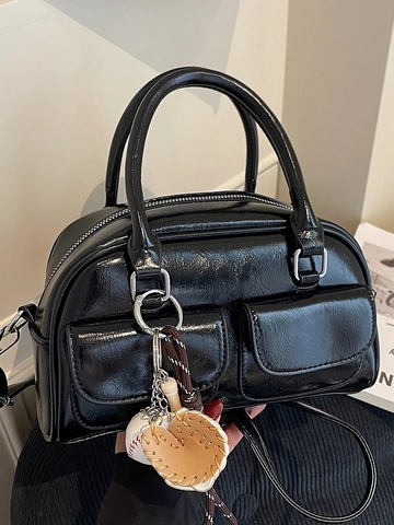 Bolso Boston de Cuero PU Brillante para Mujer Doble Bolsillo Delantero Bolso de Hombro Cruzado Con Colgante de Béisbol Color Sólido