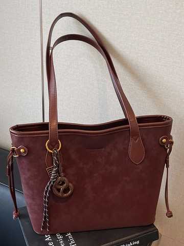 Damen Vintage Große Kapazität Tote Bag Mode PU Leder Umhängetasche Retro Pendler Handtasche Mit Elegantem Anhänger Dekor