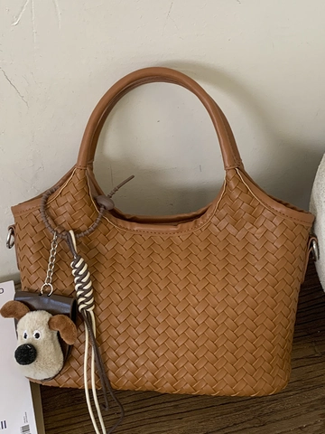 Damen Gewebte PU Leder Umhängetasche Retro Intrecciato Tote Bag Mit Plüsch Welpen Anhänger Mode Pendler Handtasche