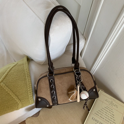 Sac Boston Rétro en Suède pour Femme Imprimé Léopard Sac à Épaule avec Pendentif Batte de Baseball Balle et Gant Style Vintage Minimaliste