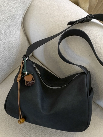 Koreanische Retro Minimalistische Damen Wildleder Schultertasche Hobo Crossbody Tasche Urban Simple Vielseitige Pendeltasche Mit Anhänger