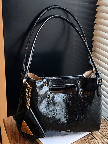 Damen Vintage PU Leder Umhängetasche Glänzende Faltenstruktur Handtasche Pendler Große Kapazität Tragetasche Mit Kleinem Anhänger