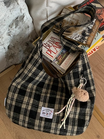 Sac à Épaule en Toile à Carreaux pour Femmes Sac Fourre-tout Vintage Coréen Grande Capacité Trajet Sac Croissant Avec Pendentif Ours