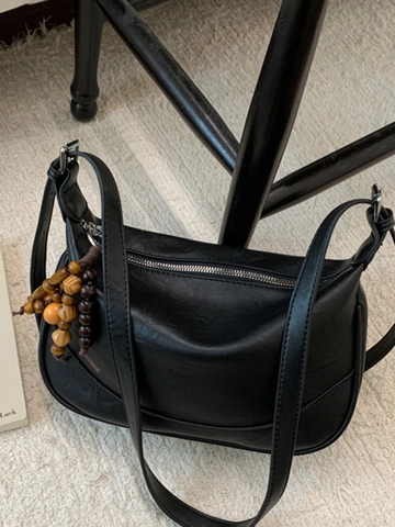 Bolso Hobo de Cuero PU Vintage para Mujer Minimalista Color Sólido Bolso de Hombro Dumpling Con Colgante de Cuentas de Madera Bolso de Moda Diaria