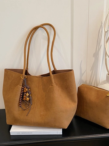 Large Capacity Suede Texture PU Tote Bag With Wood Bead Tassel Charm For Women Minimalist Commuter Shoulder Bag Fashion