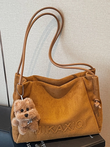 Vintage Wildlederimitat Große Kapazität Tote Bag Für Damen Retro Matt Minimalistisch Schultertasche Mit Plüschbär Anhänger Pendeln Handtasche