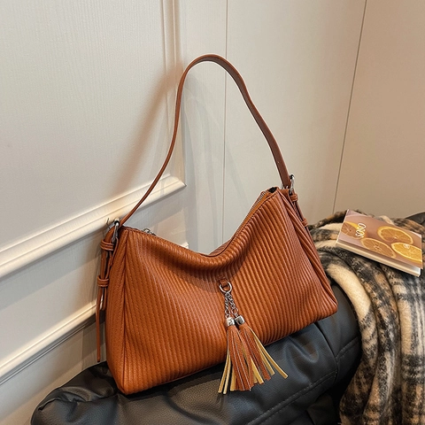 Borsa a Spalla Vintage Plissettata da Donna Grande Capacità in Pelle PU Borsa Sottobraccio Con Nappa Decorativa Tracolla Versatile
