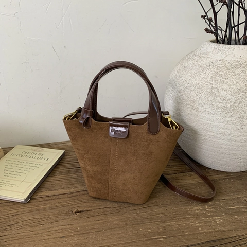 Sac Seau en Cuir PU Mat Style Coréen Rétro pour Femmes Avec Pendentif Ours en Peluche Bandoulière Réglable Sac à Main Quotidien