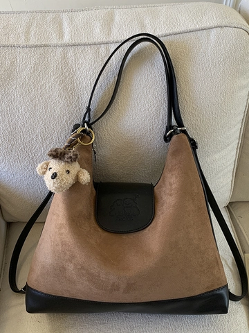 Vintage Tote Bag Grote Capaciteit Voor Dames Suède-imitatie Patchwork Schoudertas Met Pluche Hanger Mode Woon-werkverkeer Handtas