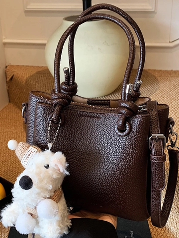 Sac Seau en Cuir PU pour Femmes Minimaliste Grain de Litchi Sac à Épaule Bandoulière Avec Pendentif Chiot en Peluche