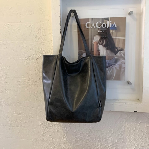 Large Capacity PU Leather Tote Bag For Women Vintage Simple Shoulder Bag With Pendant Casual Solid Color Commuter Handbag