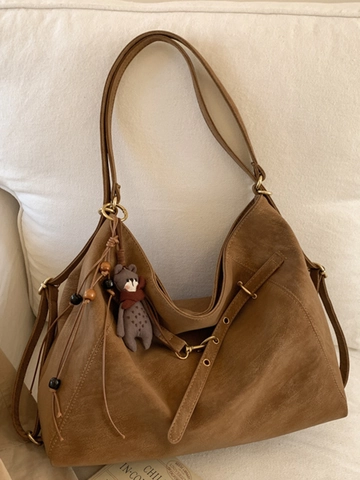 Retro PU Leder Grote Capaciteit Draagtas Voor Vrouwen Minimalistische Sophisticated Commuter Schoudertas Met Beer Charm Decoratie