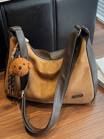 Nieuwe Minimalistische PU Leren Splitsen Hobo Schoudertas Voor Vrouwen Retro Hoge Capaciteit Woon-werkverkeer Tote Met Beer Pluche Hanger