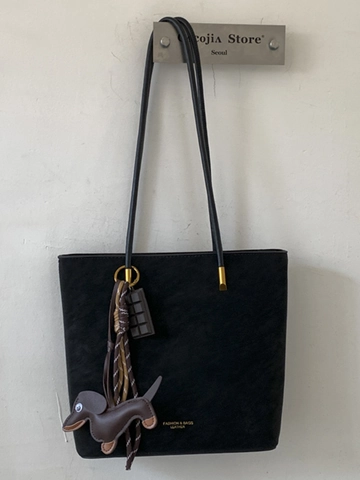 Retro Women Frosted PU Leather Bucket Bag Minimalist Solid Color Shoulder Bag With Dachshund Charm Versatile Commuter Handbag