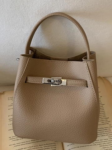 Sac Seau Vintage en Cuir PU Pour Femmes Sac à Épaule Rétro Urbain Minimaliste Avec Fermoir Métallique Sac Messager Décontracté